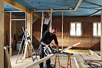 ökologischer Trockenbau mit Lehmbauplatten und Vollholzständern